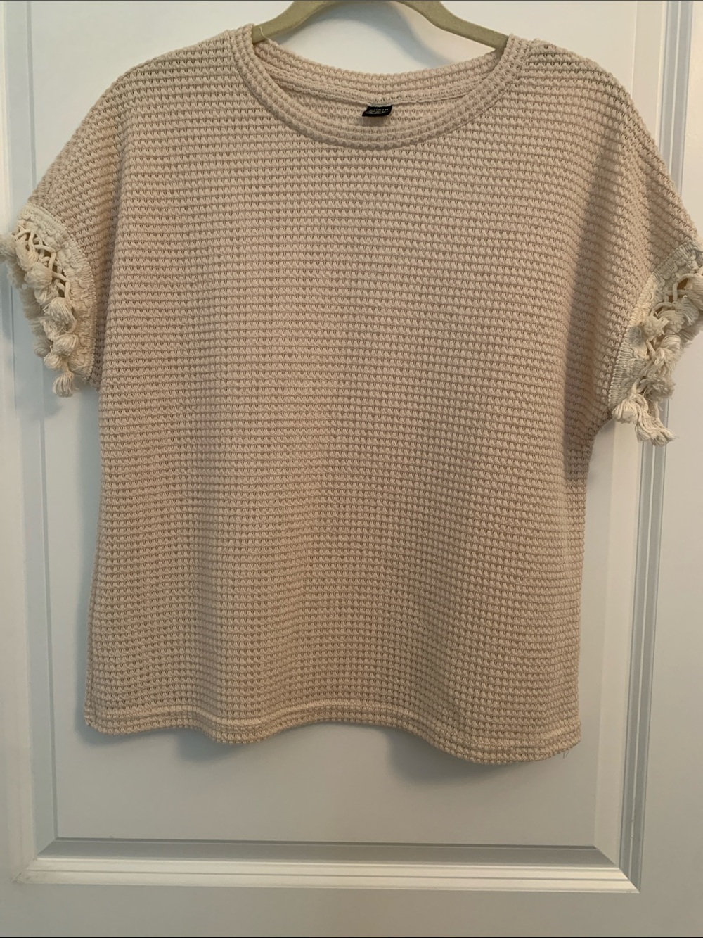 SHEIN Cream Textured Short-Sleeve Sweater with Tassel Trim